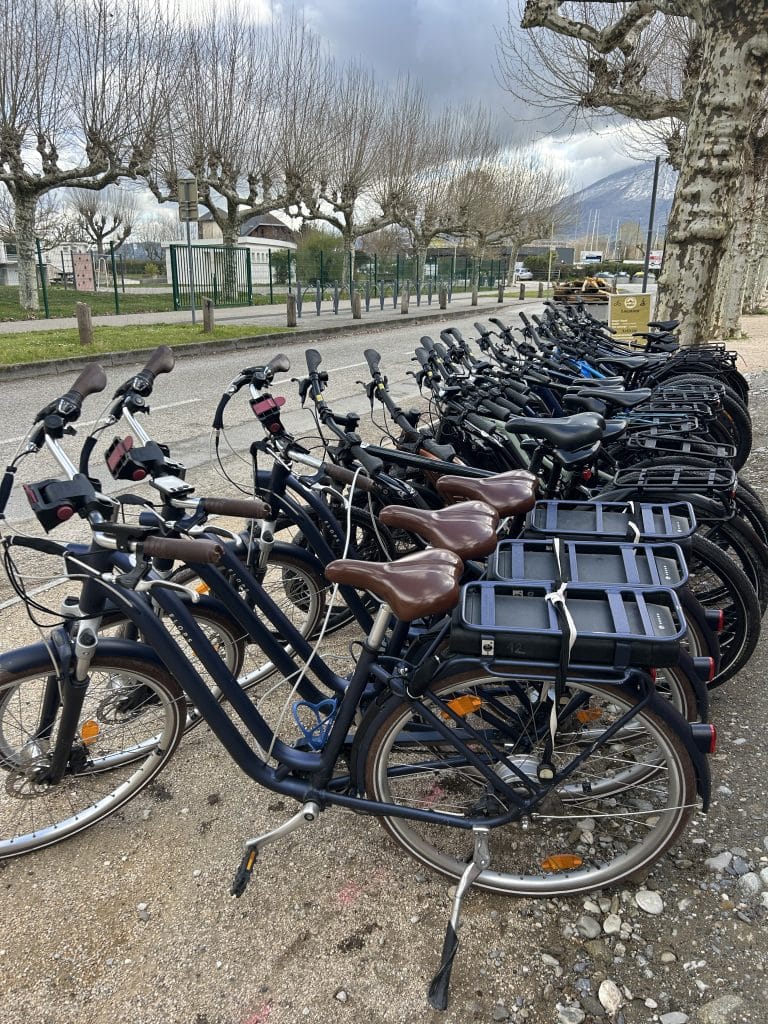 Vélo devant le point location